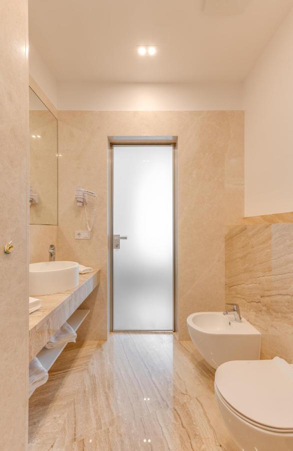 Basis Apartments - Adults Only Kyiv Exterior photo